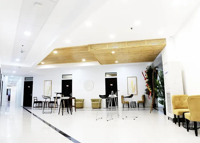 Inn Travelbee Airport