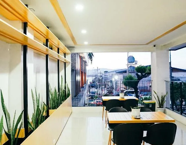 Inn Travelbee Airport *