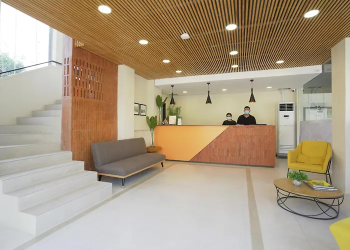 Inn Travelbee Airport *